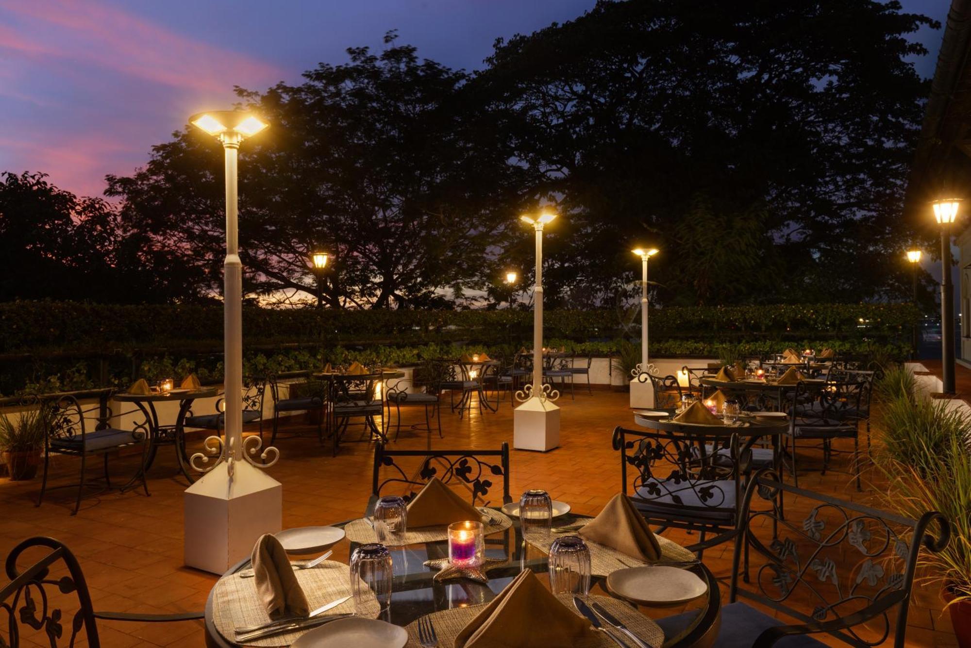 Brunton Boatyard - A Cgh Earth Experience Otel Kochi Dış mekan fotoğraf